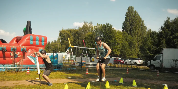 Zahopsejte si: klokaní boty nebo pogo skákací tyč na 30, 60 nebo 90 min.