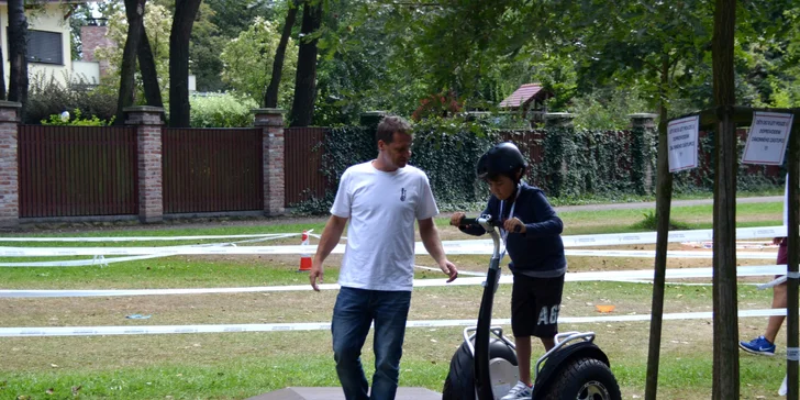 Vozítko Segway na 30, 60 či 90 minut: jízda po vyznačené dráze s dozorem