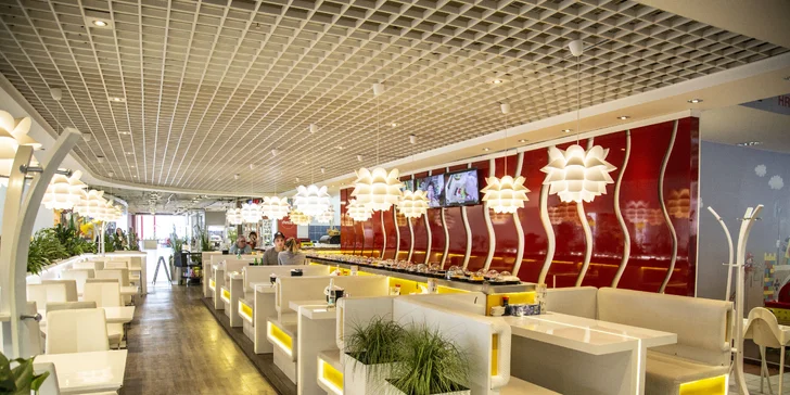 Sushi sety s 8–24 rolkami: kousky lososem, tuňákem i vege