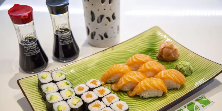 Sushi sety s 8–24 rolkami: kousky lososem, tuňákem i vege
