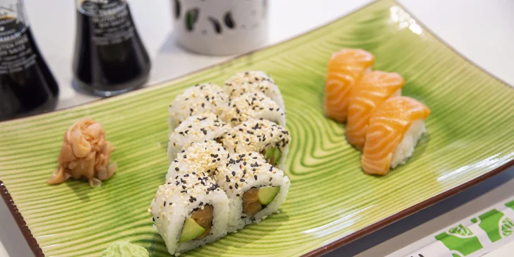 Sushi sety s 8–24 rolkami: kousky lososem, tuňákem i vege