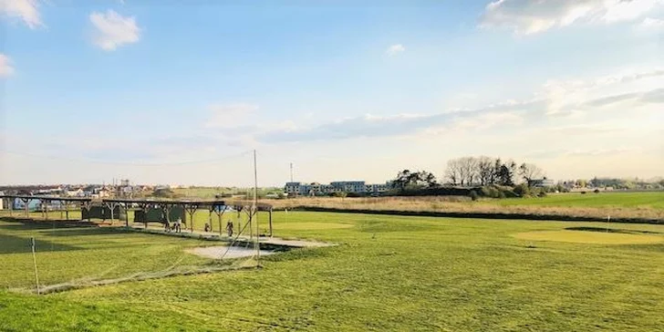 Vstup na driving range pro dva a 100 nebo 400 míčků