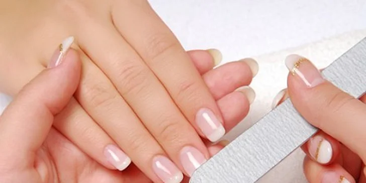 149 Kč za luxusní klasickou manikúru nebo P-Shine včetně peelingu a masáže