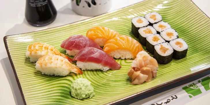 Sushi sety s 8–24 rolkami: kousky lososem, tuňákem i vege