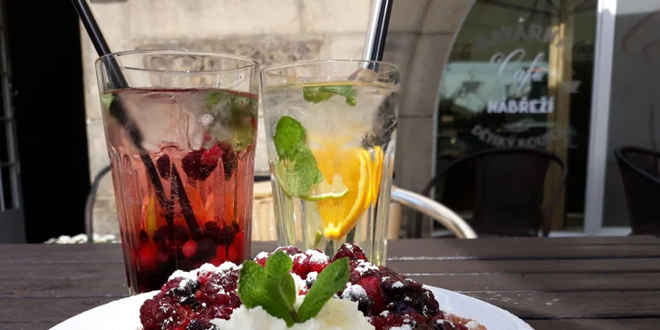 Káva nebo limonáda a sladké wafle podle výběru i s kopečkem zmrzliny
