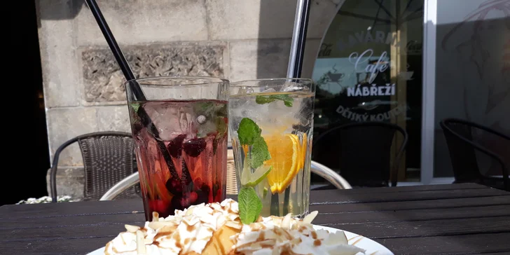 Káva nebo limonáda a sladké wafle podle výběru i s kopečkem zmrzliny
