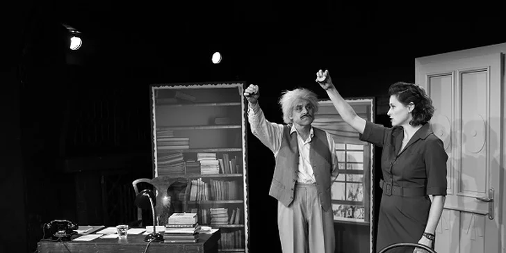 Vstupenka na představení Relativita v divadle v Řeznické: Miroslav Táborský jako Albert Einstein