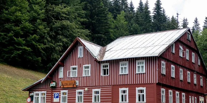 Nově zrekonstruovaná chata v Krkonoších: apartmán až pro 4 osoby a snídaně
