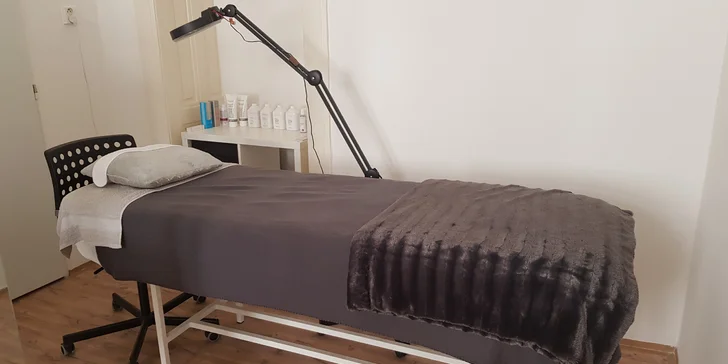 Pro zářivou pleť: Celkové kosmetické ošetření pleti dle výběru a úprava obočí