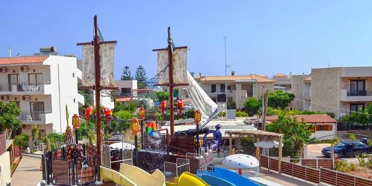 Děti budou milovat splash park s pirátskou lodí. 