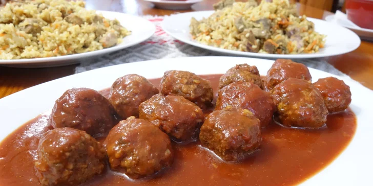 4chodové rusko-uzbecké menu: polévka, plov, masové koule a kisel