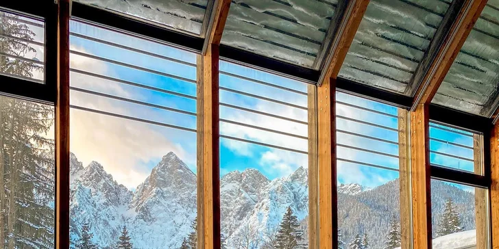 Z hotelu se pokocháte pohledem na hory a lesy.