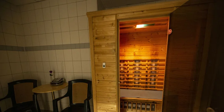 V ceně voucheru je vstup do infrasauny pro 1 nebo 2 osoby.