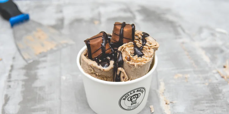 3 přísady si vyberete sami - může to být ovoce (banán, jahody, borůvky, maliny, mango), ale i jiné dobroty jako třeba Nutella, Ferrero, Oreo či Raffaello.