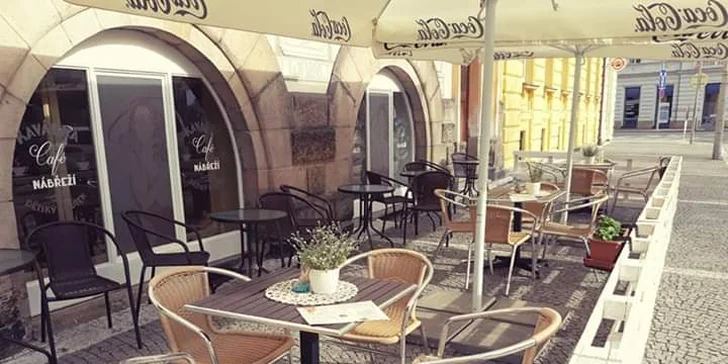 Káva nebo limonáda a sladké wafle podle výběru i s kopečkem zmrzliny