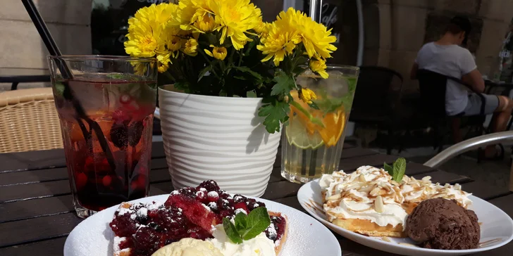 Káva nebo limonáda a sladké wafle podle výběru i s kopečkem zmrzliny