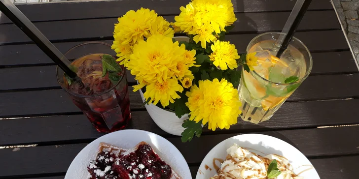 Káva nebo limonáda a sladké wafle podle výběru i s kopečkem zmrzliny