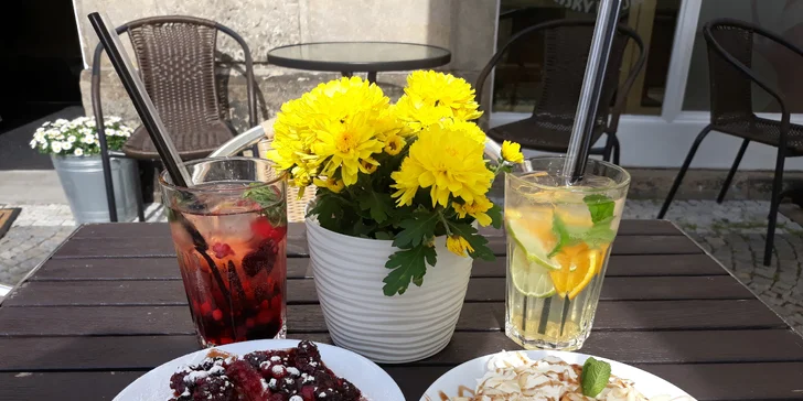 Káva nebo limonáda a sladké wafle podle výběru i s kopečkem zmrzliny