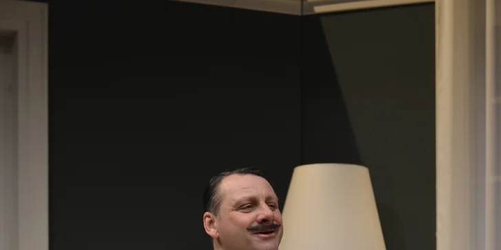 Vstupenka do Reduty na situační komediální hru Začínáme končit