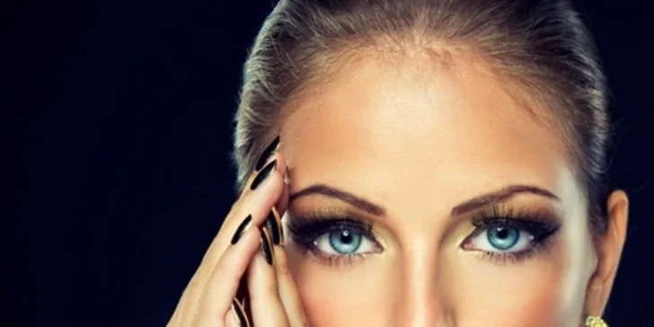 Dokonalé řasy: Prodlužování řas metodou řasa na řasu nebo volume lashes