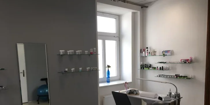 Péče o ruce: Modeláž nehtů včetně zdobení pro všechny délky nehtů