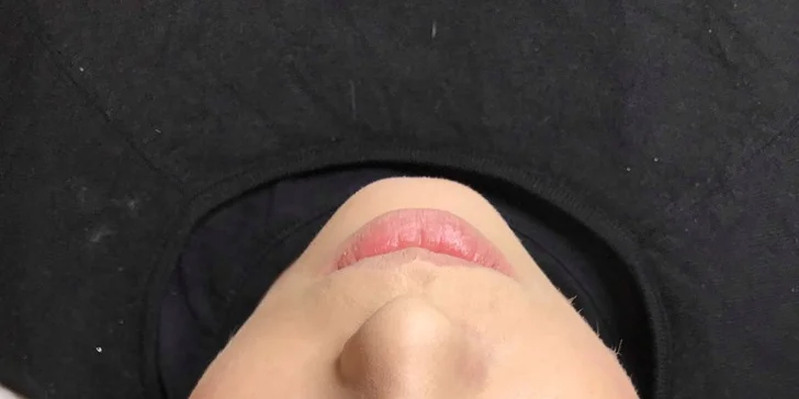 Dokonalé řasy: Prodlužování řas metodou řasa na řasu nebo volume lashes