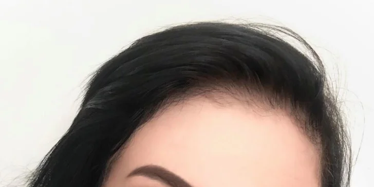 Dokonalé řasy: Prodlužování řas metodou řasa na řasu nebo volume lashes