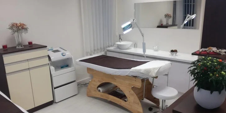 Prodloužení řas metodou řasa na řasu nebo objemovou metodou