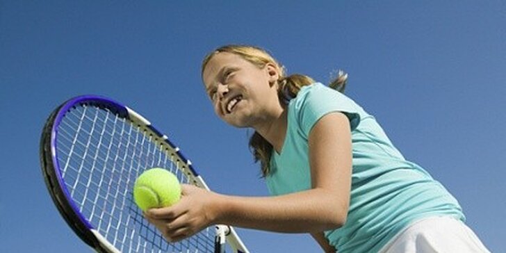1800 Kč za týdenní intenzivní kurz tenisu pro děti