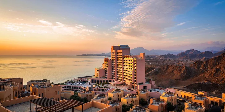 Prosluněné dny v emirátu Fujairah: 4–12 nocí v 5* hotelu, bazén a wellness