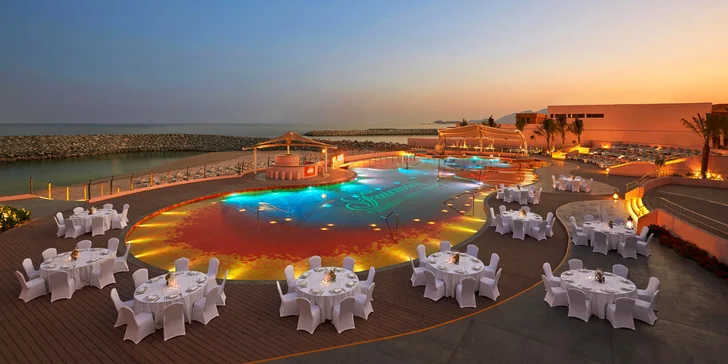 Prosluněné dny v emirátu Fujairah: 4–12 nocí v 5* hotelu, bazén a wellness
