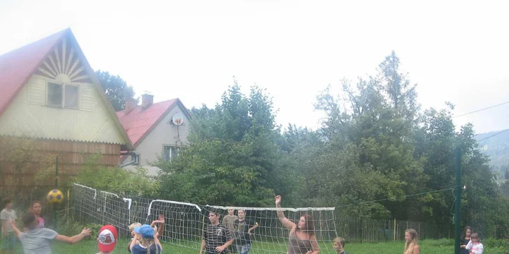 Léto plné her: dětský tábor s bohatým programem a ubytováním v chalupě
