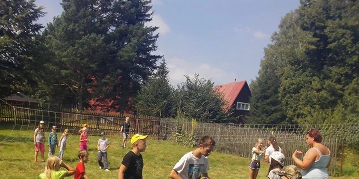 Léto plné her: dětský tábor s bohatým programem a ubytováním v chalupě