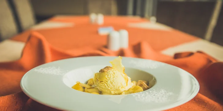 Letní 3chodové menu pro 2: grilovaná zelenina, thai kari a jablíčko v karamelu