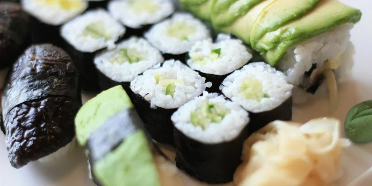 Milujeme sushi: veganský set i rolky se sépií či úhořem v restauraci Sushikko