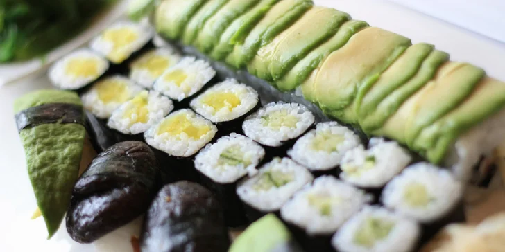 Milujeme sushi: veganský set i rolky se sépií či úhořem v restauraci Sushikko