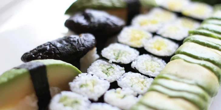 Milujeme sushi: veganský set i rolky se sépií či úhořem v restauraci Sushikko
