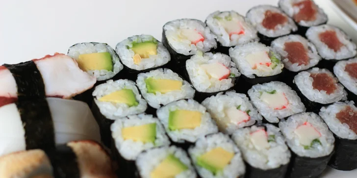 Milujeme sushi: veganský set i rolky se sépií či úhořem v restauraci Sushikko