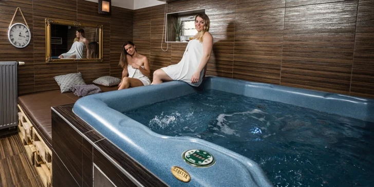 Relax i romantika ve vířivce a sauně: 60 či 120 minut pro pár nebo až 5 osob