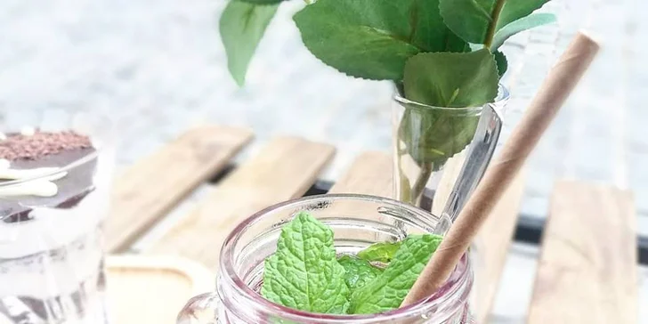Letní osvěžení: káva podle výběru, domácí limonáda i horké maliny či pohár