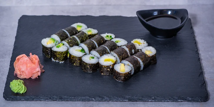 Obědové sushi menu s rozvozem po Praze 5, 6, 13, 17: polévka a 24 ks sushi
