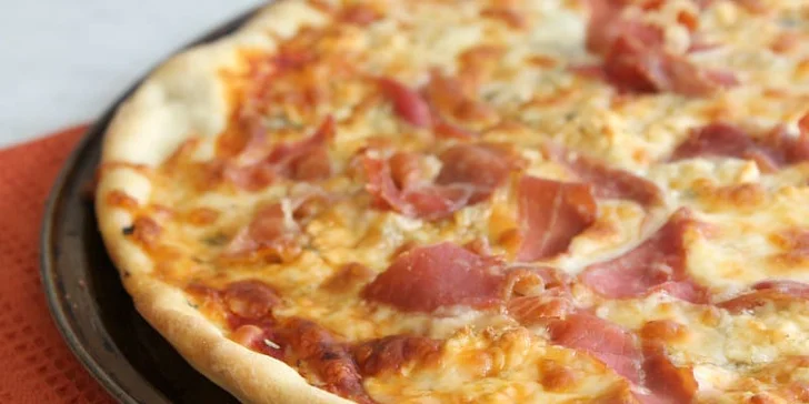 Křupavá pizza s průměrem 40 cm: Margherita, Hawaii, Funghi i Vegetariana