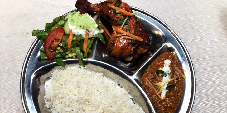 Polední menu v indické restauraci v Kolíně: vegetariánské i kuřecí
