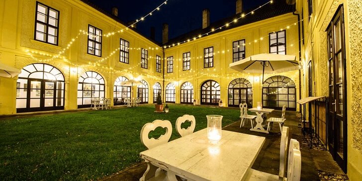 Zámecký pobyt v Chateau Hostačov: romantická večeře a vstup do bazénu