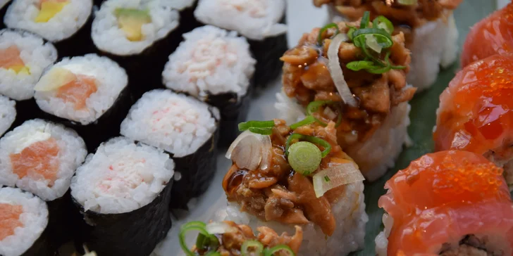 Na sushi do pasáže Alfa: 28 kousků s lososem, krabím krémem i avokádem