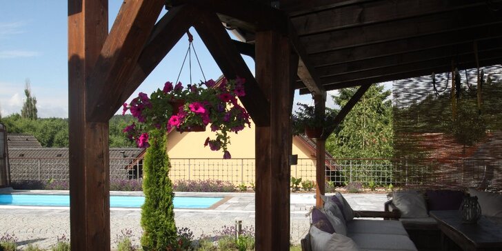 Pobyt na ranči ve stylu Provence: moderní apartmán s kuchyňkou a bazén