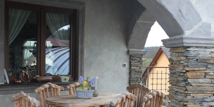 Pobyt na ranči ve stylu Provence: moderní apartmán s kuchyňkou a bazén