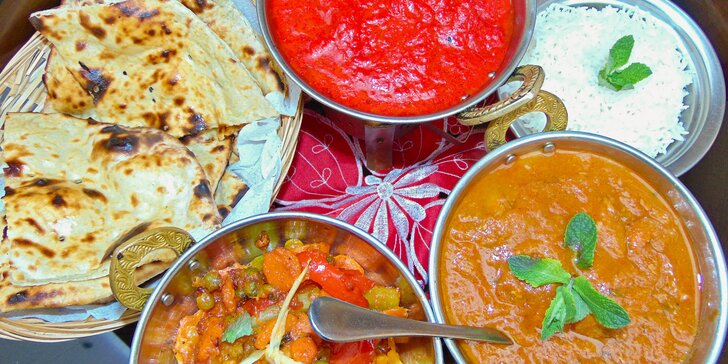 Indické menu pro 2 osoby: kuřecí tikka, jehněčí šiš kebab i rýžový puding