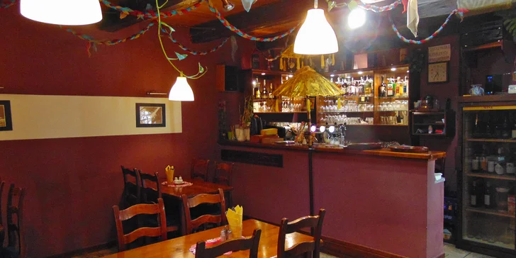 Polední menu v indické restauraci v Kolíně: vegetariánské i kuřecí