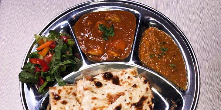 Polední menu v indické restauraci v Kolíně: vegetariánské i kuřecí